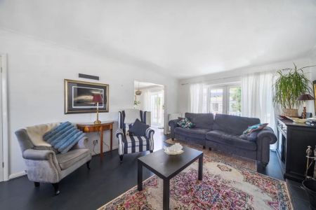 6 bedroom detached house to rent - Photo 3