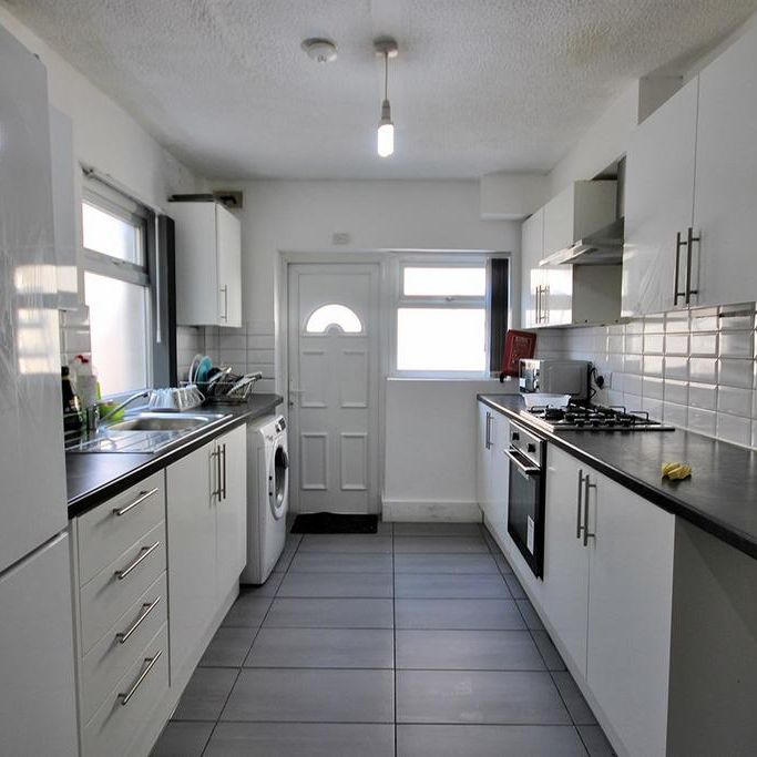 1 bedroom in a house share to rent - Photo 1