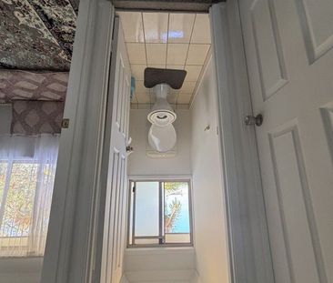 GREAT LOCATION AIR CONDITIONED TOWNHOUSE - Photo 3