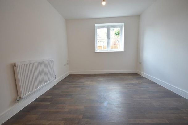 St. Pauls Avenue, Slough, Berkshire,SL2 - Photo 1