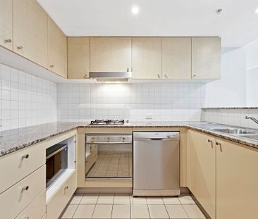 Spacious Apartment in the Heart of Chatswood &ast;&ast; Available 0... - Photo 6