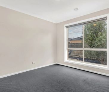 Light, Space, and Style in Perfect Harmony - Photo 5