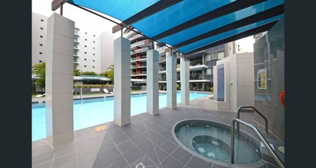 East Perth Luxury Retreat - Photo 2