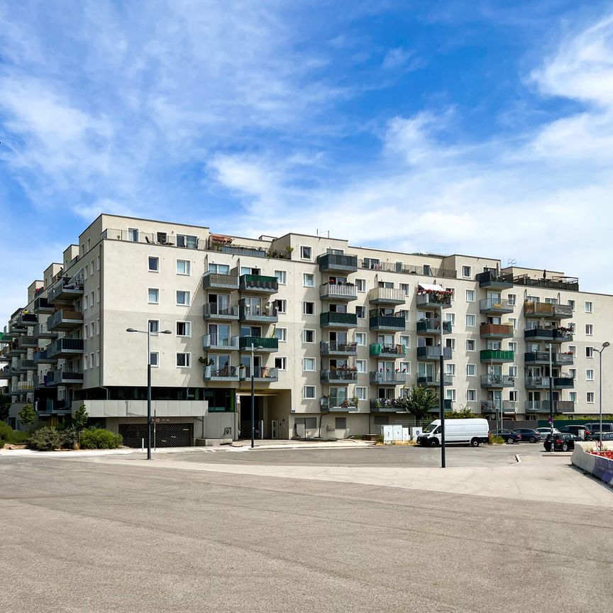 Ab Mitte Juni verfügbar | Dachgeschosswohnung mit 33m² Terrasse mit 4 Zimmern | Viola Park - Photo 1