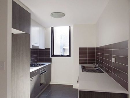 This apartment is sure to impress!!! - Photo 2