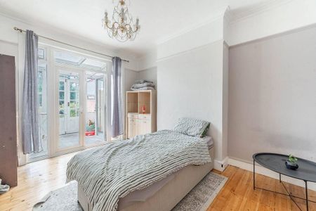 4 bedroom semi-detached house to rent - Photo 2