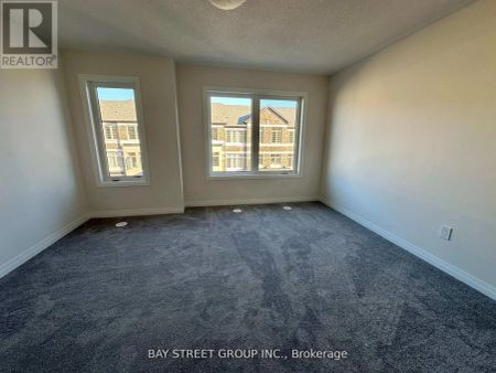 10 SISSONS WAY - Photo 4