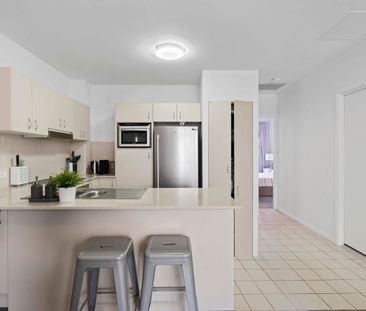 Low maintenance ground floor unit in great location - Photo 5