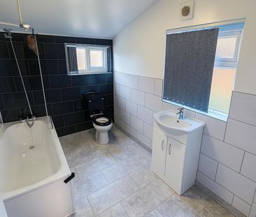 4 bedroom semi-detached house to rent - Photo 6