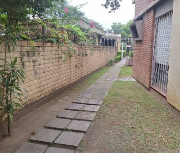 Apartamento com 2 quartos e 79m² para alugar em Passo da Areia, Por... - Foto 5