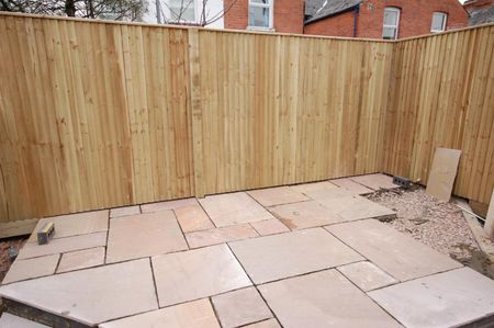 1 bedroom Flat To Let - Photo 2