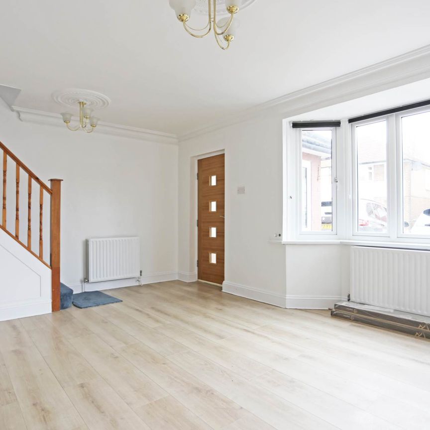 Price £2,100 pcm - Available Now - Unfurnished - Photo 1