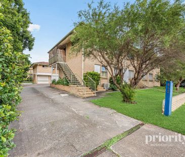 “Fully furnished, convenient unit” - Photo 2