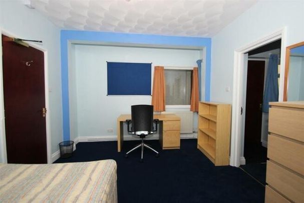 8 bedroom terraced house to rent - Photo 1