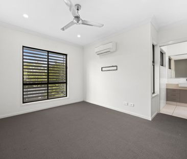 Three-Bedroom Townhouse in a Quiet Location - Photo 2