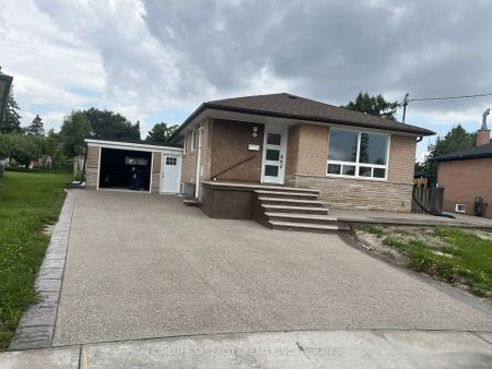 Detached Home For Lease | W9254233 - Photo 4