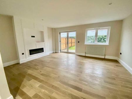 Hampton Mews, Havenstreet, Isle Of Wight, PO33 - Photo 2