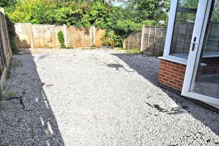 2 bedroom semi-detached house to rent - Photo 5