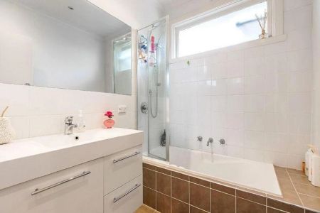 LOW MAINTENANCE LIVING - QUITE BLOCK - Photo 2