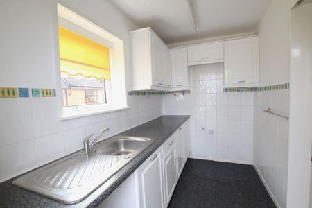 2 bedroom semi-detached house to rent - Photo 4