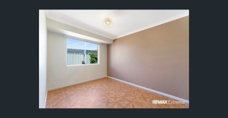 Spacious 4-Bedroom Family Home in Prime Beckenham Location - Photo 2