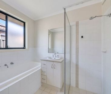 49 Greenhills Rd, Victor Harbor SA 5211 - House For Rent | Domain - Photo 4