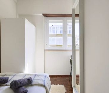 Rooms for rent in 10-bedroom apartment in São João De Brito - Foto 3
