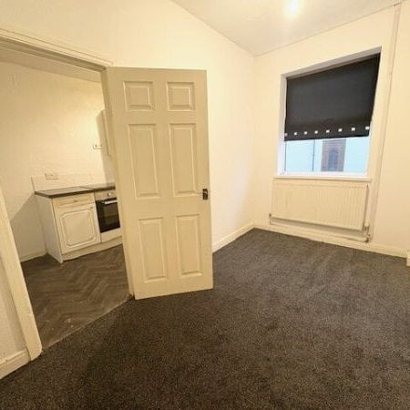 Tottington Road, Bury, BL8 - Photo 1