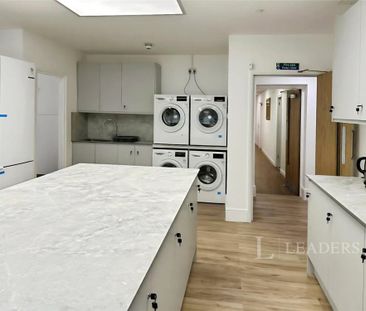 1 bedroom in a house share to rent - Photo 4