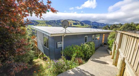 Modern, Sunny 4-Bedroom Home with Stunning Views! - Photo 4