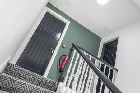 Room 6, 9 Frank Street, Belfast, BT5 4NW - Photo 3