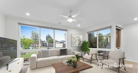 4 Bedroom house in Cranbourne North! - Photo 2