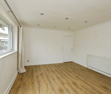 2 bedroom Flat To Let - Photo 1