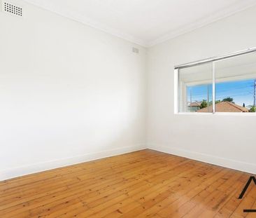 Two Bedroom Home in Ultra Convenient Location - Photo 2