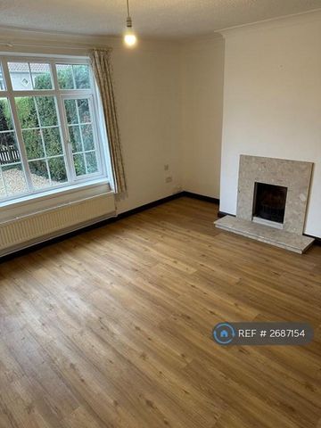 3 bedroom end of terrace house to rent - Photo 2