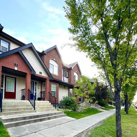 3 Bedrooms + 1.5 bathrooms Townhome in Terwillegar Towne, Edmonton - Photo 4