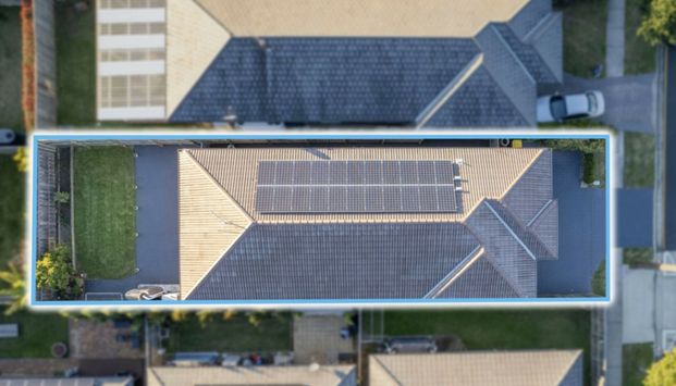 Stunning Home - Solar panels! - Photo 1