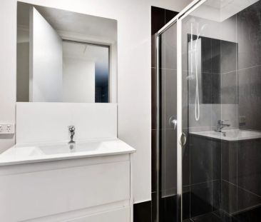 Modern Furnished Apartment in Prime Location – Lifestyle and Conven... - Photo 6