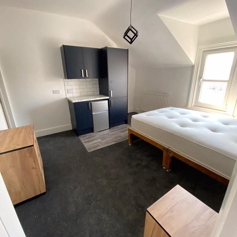 1 bedroom in a house share to rent - Photo 1