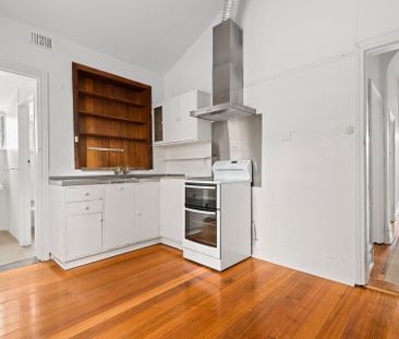 Charming South Yarra Home in the Botanical Garden Precinct - Photo 2