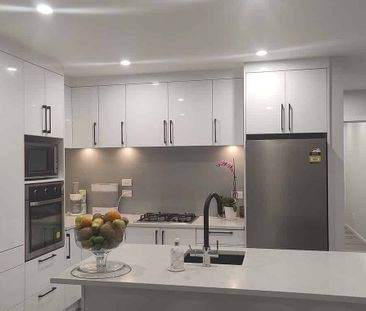 Modern 3-Bedroom Fully Furnished Home – Available - Photo 1