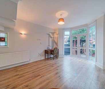 3 bedroom end of terrace house to rent - Photo 2