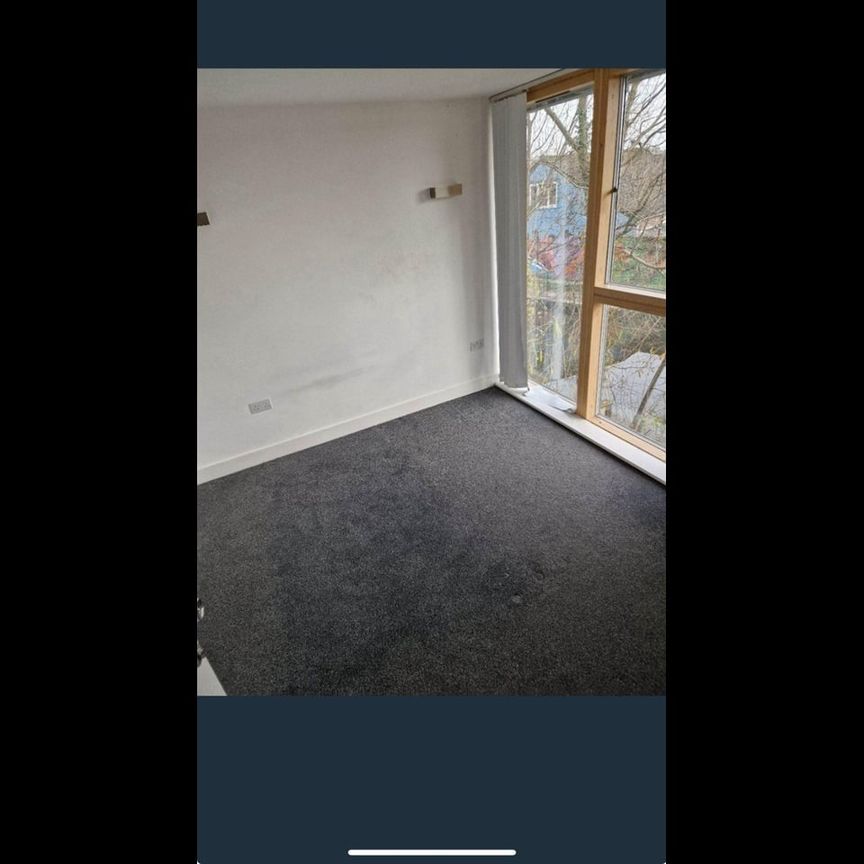 5 Bed Terraced House, Cable Yard, CV1 - Photo 1