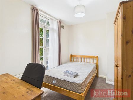 5 bedroom semi-detached house to rent - Photo 2