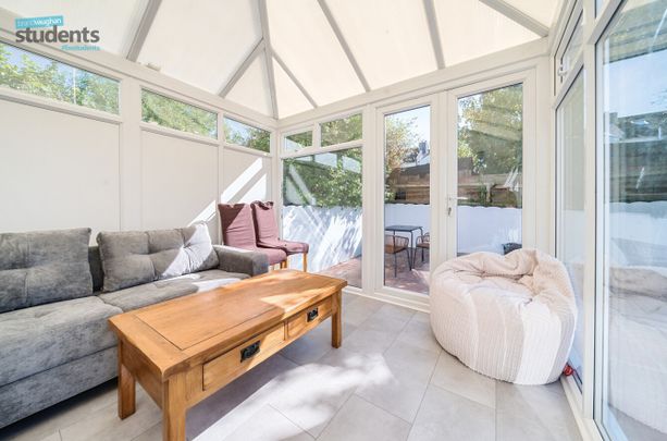 6 bedroom terraced house to rent - Photo 1