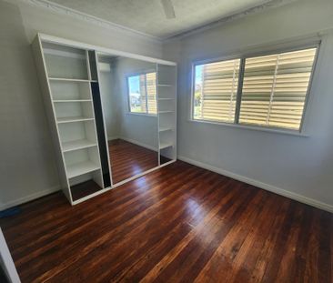 Roomy, North Mackay Queenslander: Fully Air Conditioned - Photo 2