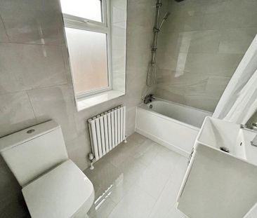 4 bedroom end of terrace house to rent - Photo 6