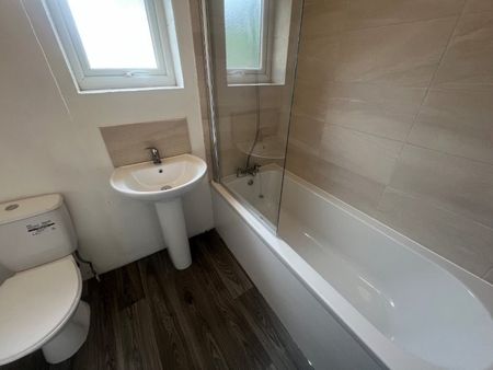 Three Bedroom House To Let in Nottidge Road - Photo 4