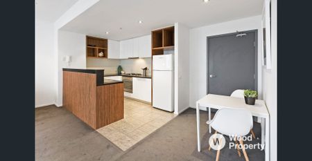 Modern 2-Bed, 2-Bath Apartment with Balcony & Prime Melbourne Location - Photo 2