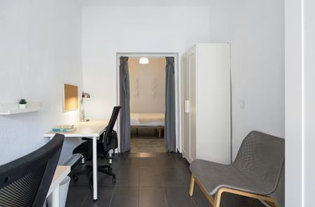 Calle de Noviciado, Madrid, Community of Madrid 28015 - Photo 4